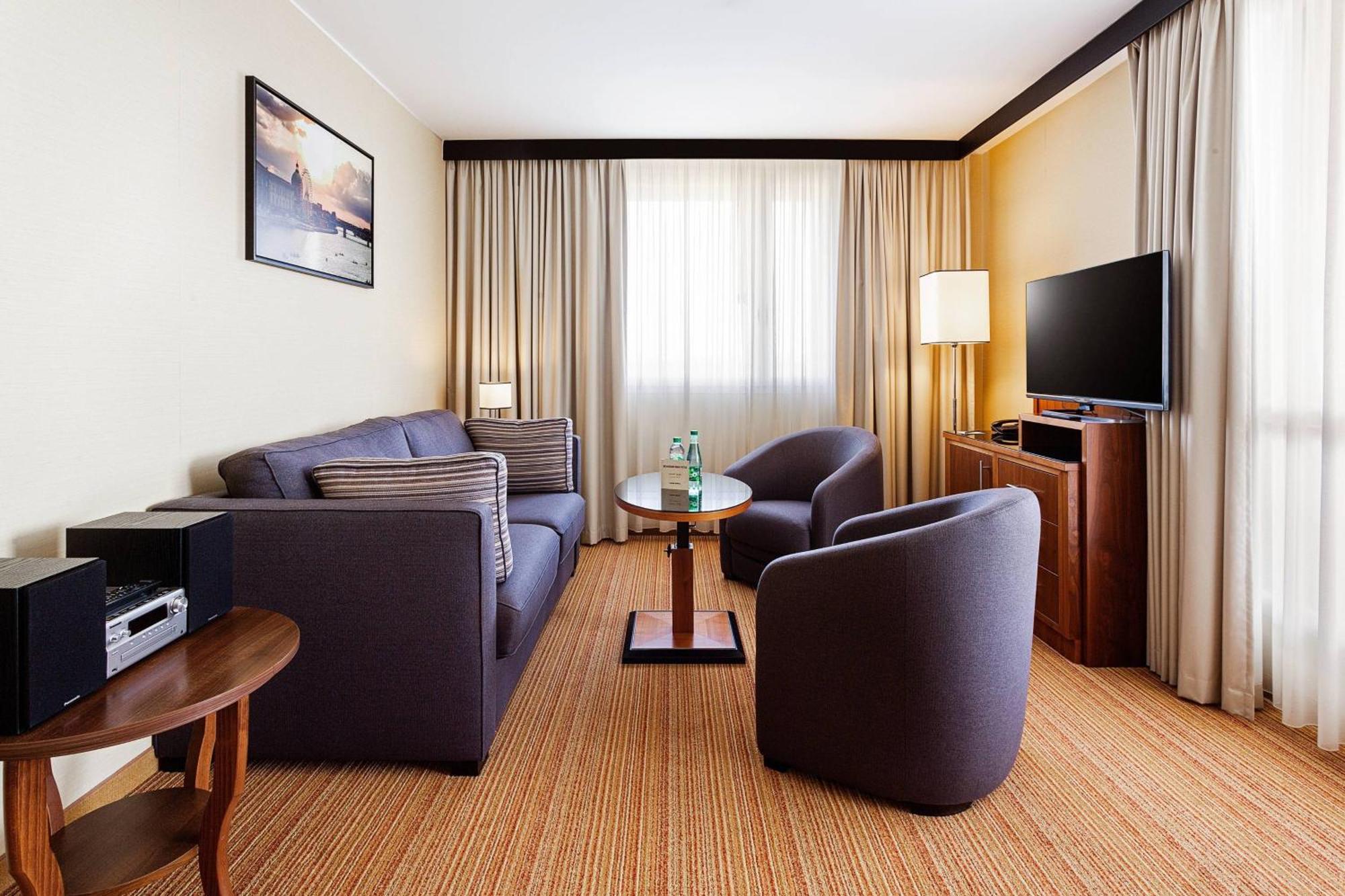 Courtyard By Marriott Toulouse Airport Hotel Eksteriør billede
