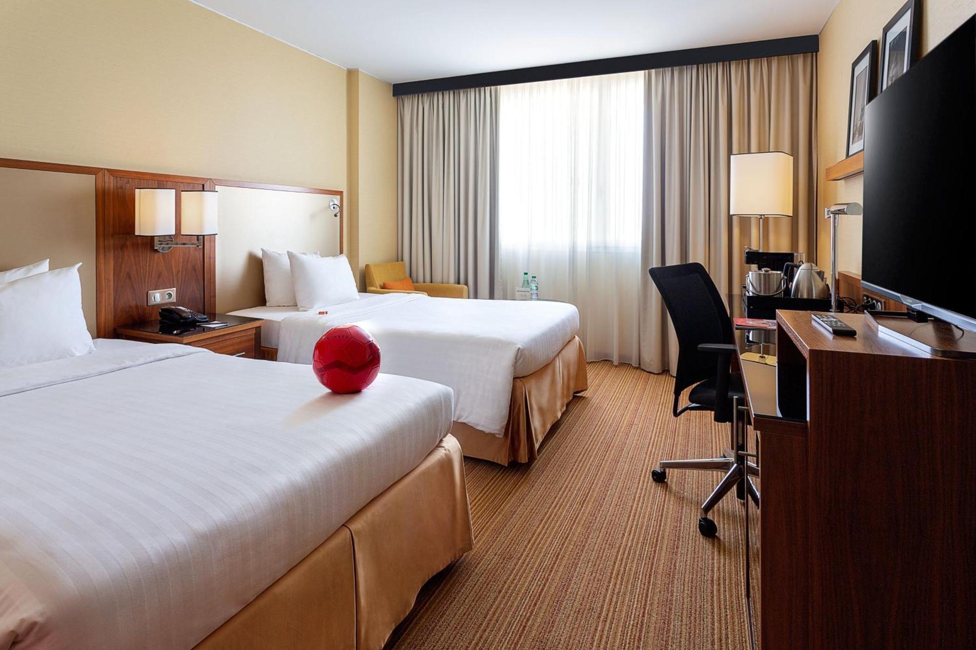 Courtyard By Marriott Toulouse Airport Hotel Eksteriør billede