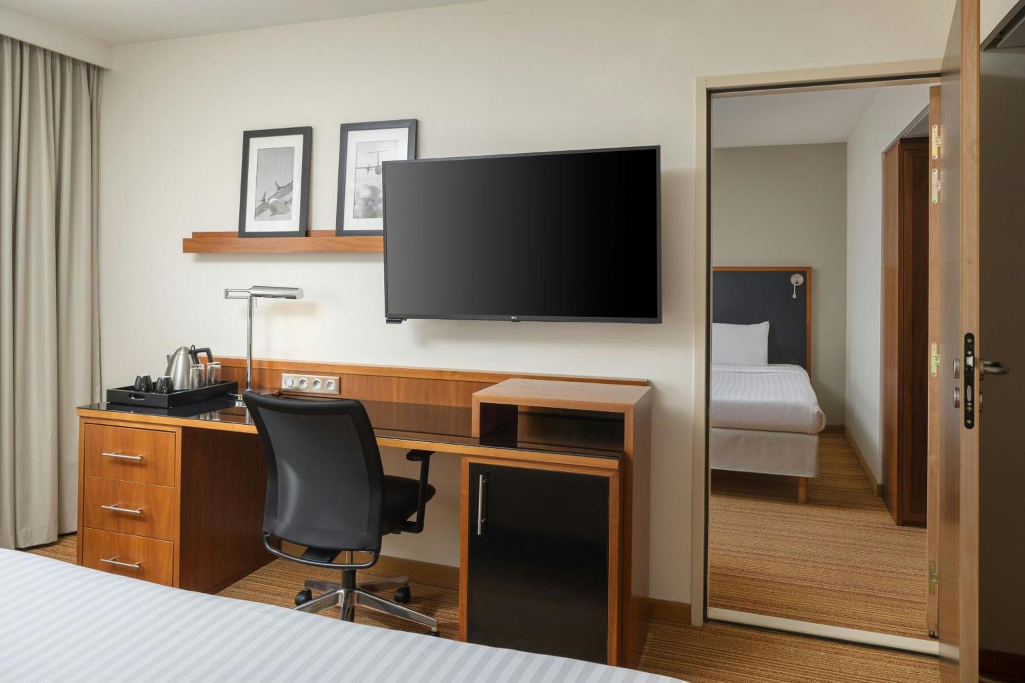 Courtyard By Marriott Toulouse Airport Hotel Eksteriør billede