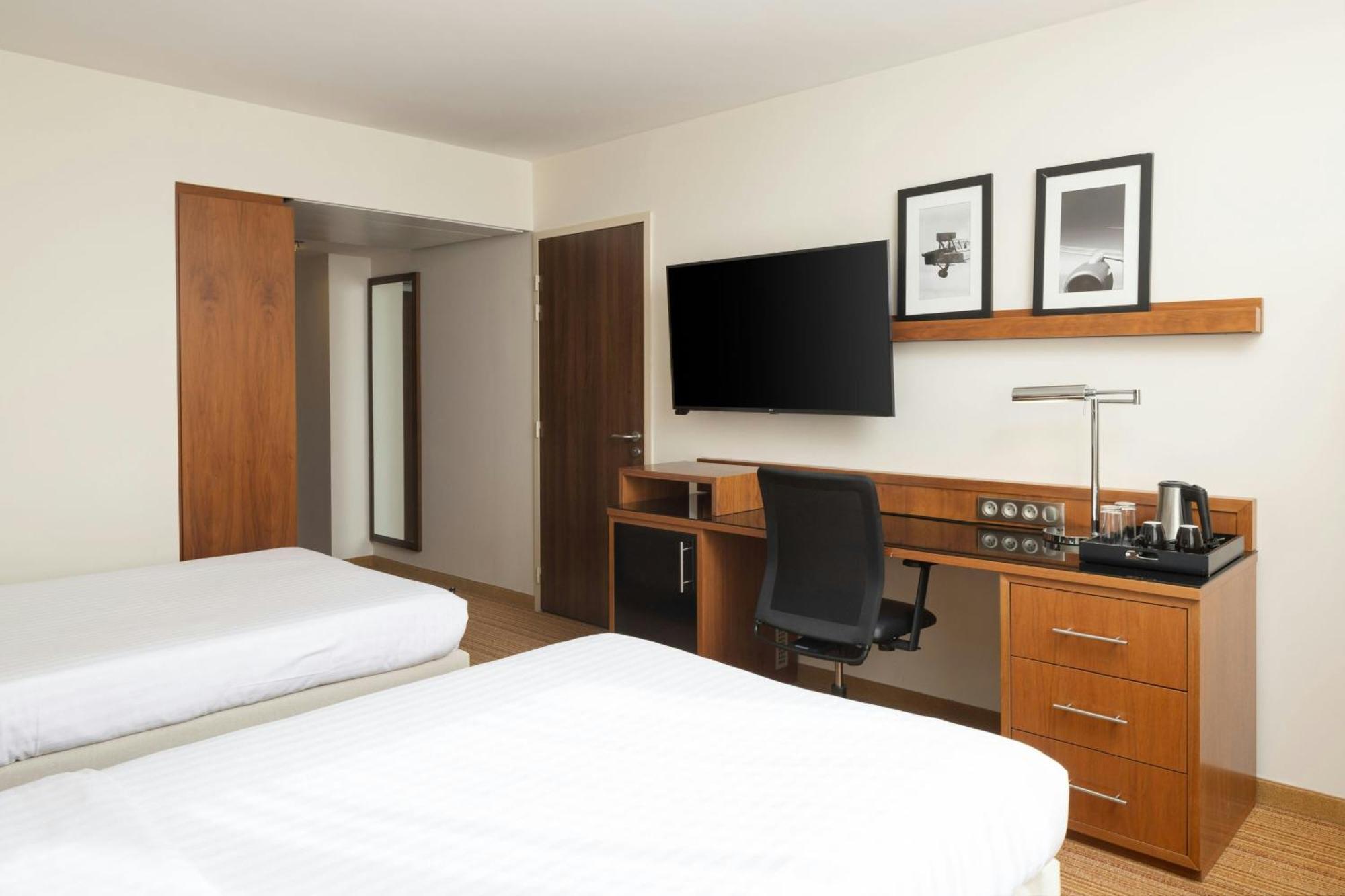 Courtyard By Marriott Toulouse Airport Hotel Eksteriør billede