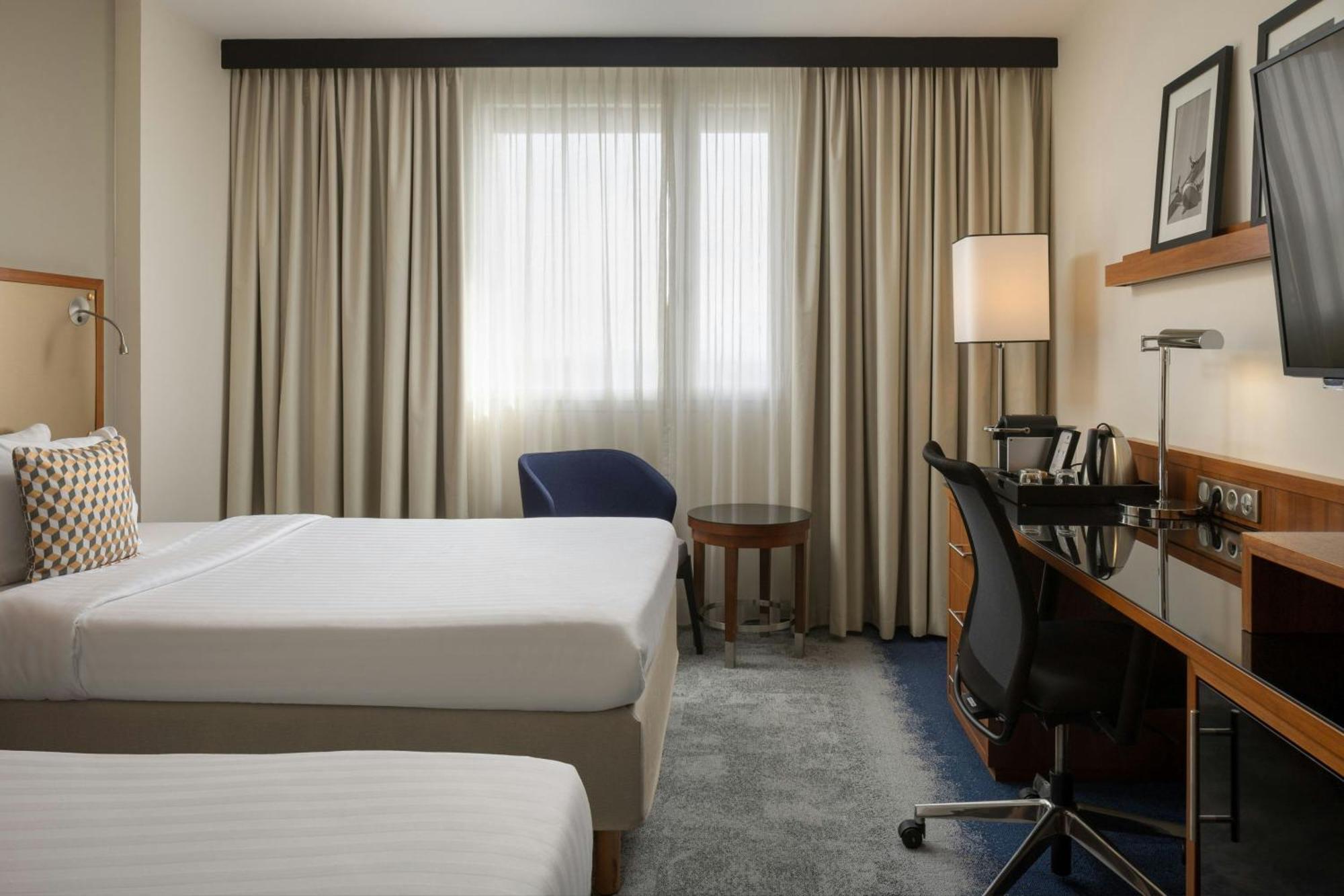 Courtyard By Marriott Toulouse Airport Hotel Eksteriør billede